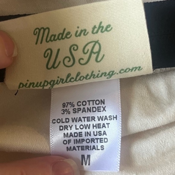 Pinup Couture Bella Skirt in Stems and Roses Print/ Black Trim - Medium - EUC - Picture 13 of 13